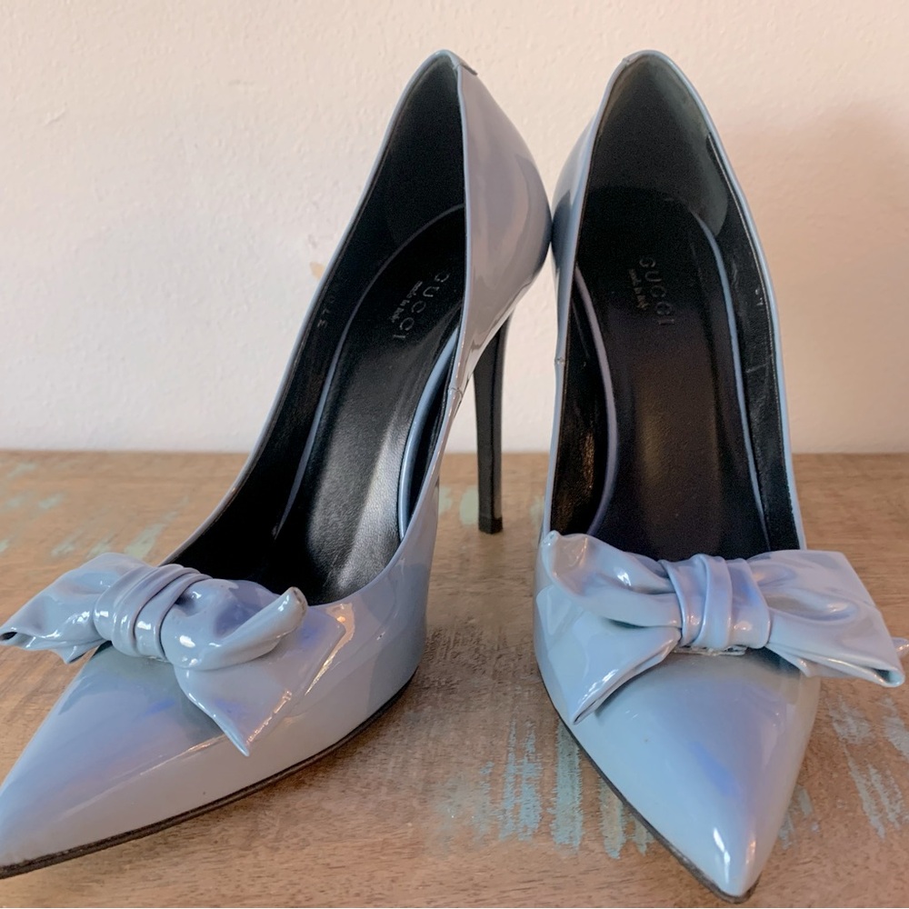 Gucci Blue Patent Leather pumps with bow